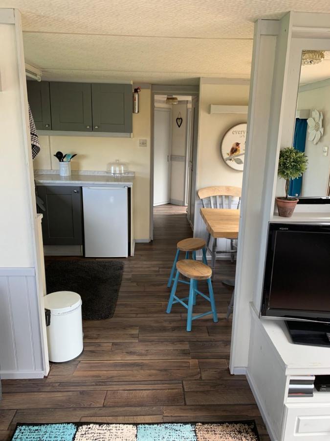 Byre Cottages & Log Cabin Кардиган Екстериор снимка