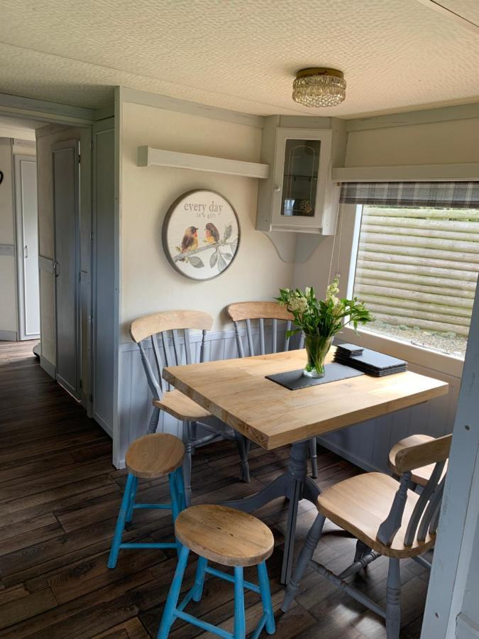 Byre Cottages & Log Cabin Кардиган Екстериор снимка