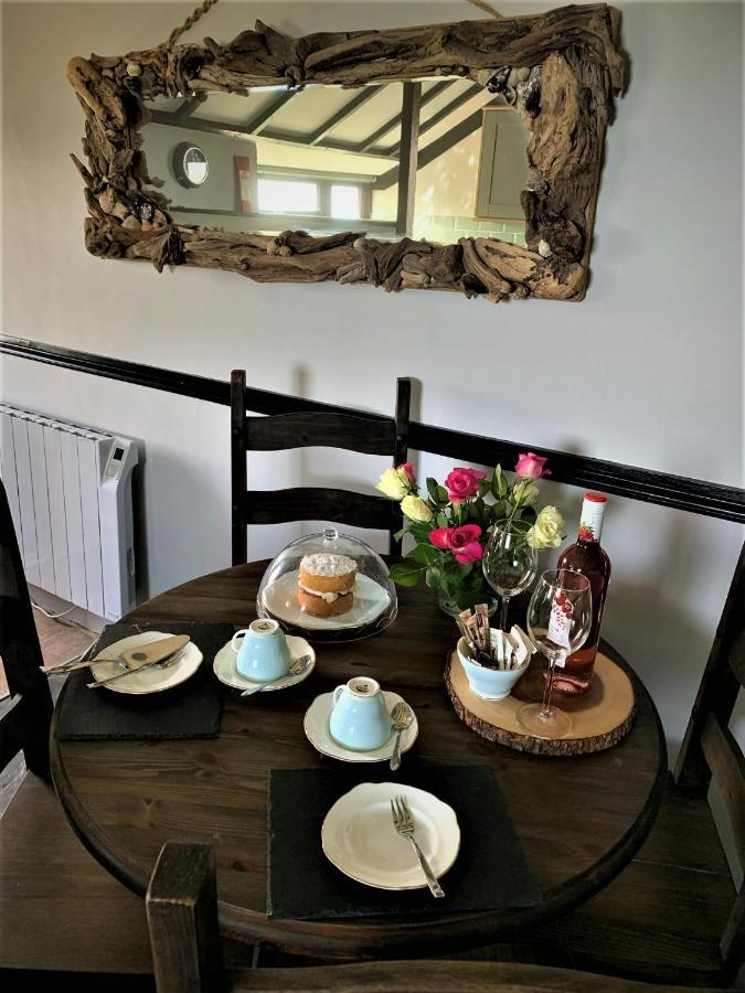 Byre Cottages & Log Cabin Кардиган Екстериор снимка