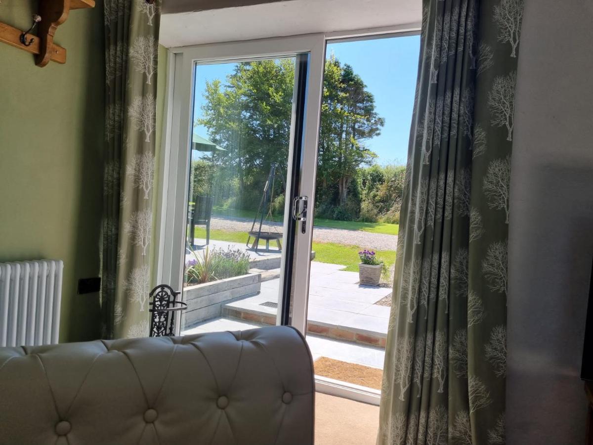 Byre Cottages & Log Cabin Кардиган Екстериор снимка