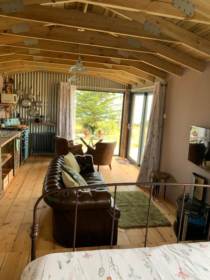 Byre Cottages & Log Cabin Кардиган Екстериор снимка